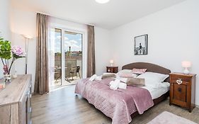 Perla Hradce 303